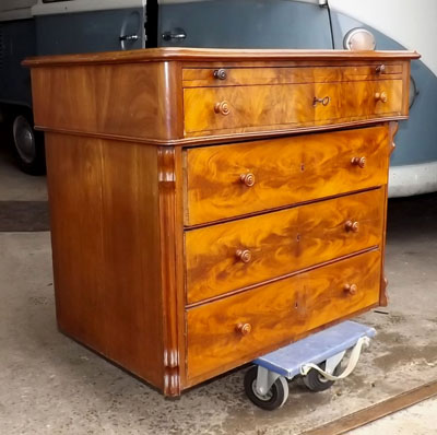 Fachhandel für antike Möbel und Vintage