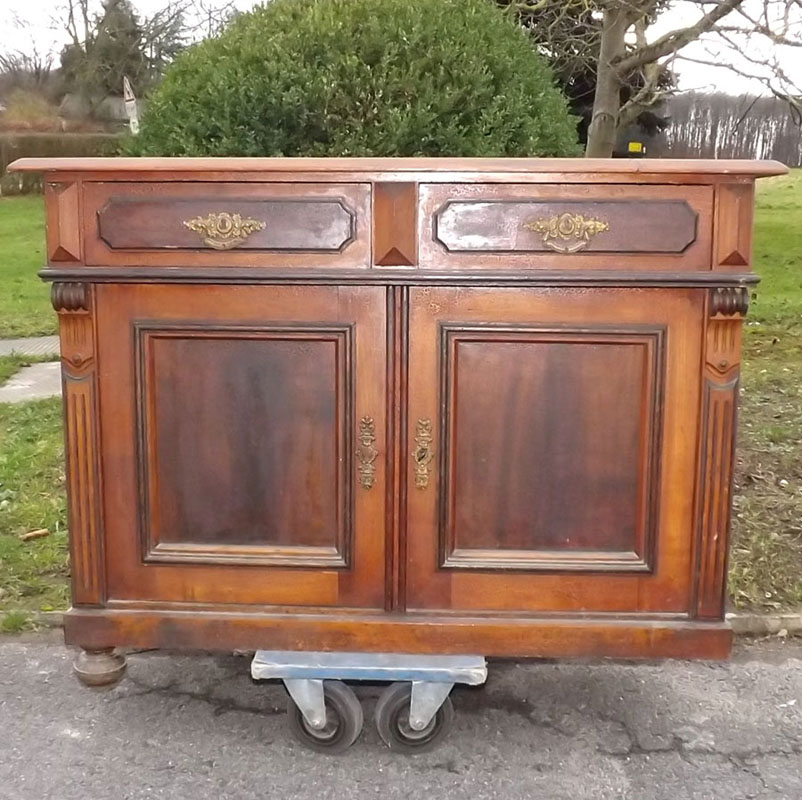 Fachhandel für antike Möbel und Vintage