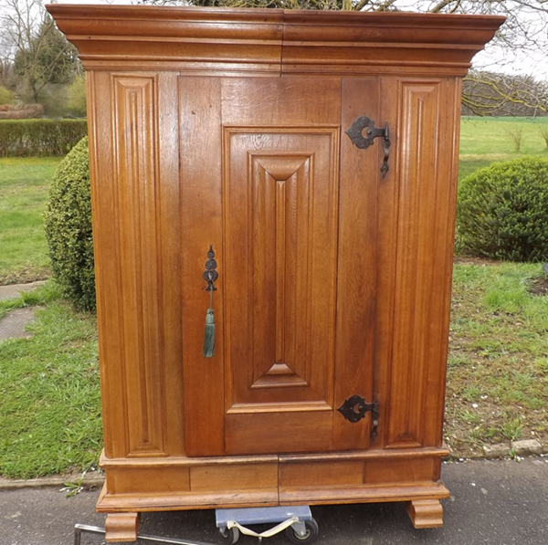 Fachhandel für antike Möbel und Vintage