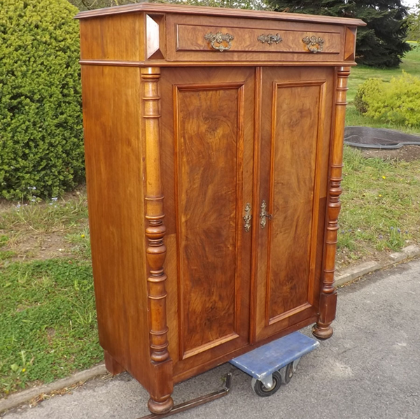 Fachhandel für antike Möbel und Vintage