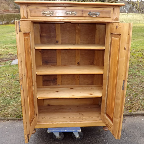 Fachhandel für antike Möbel und Vintage